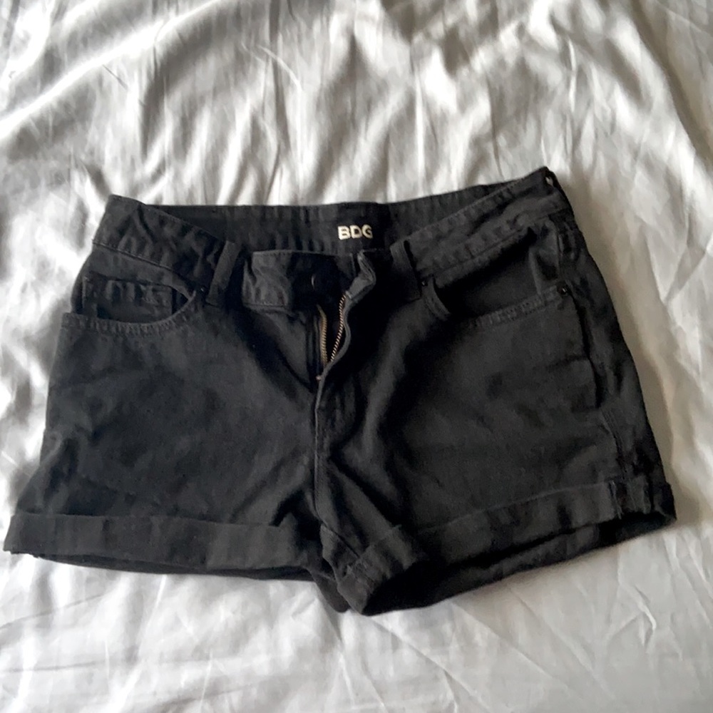 BDG Urban Outfitters mid rise cuffed shorts black